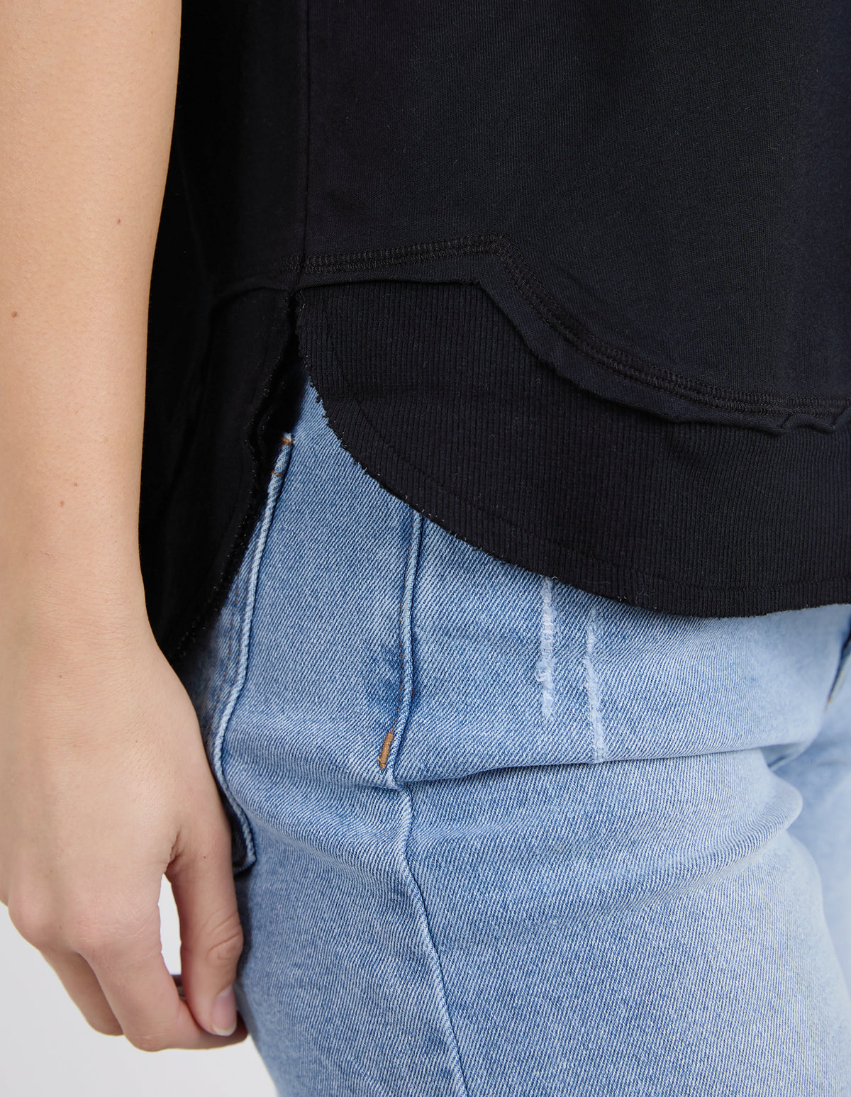 FARRAH SHORT SLEEVE TEE BLACK