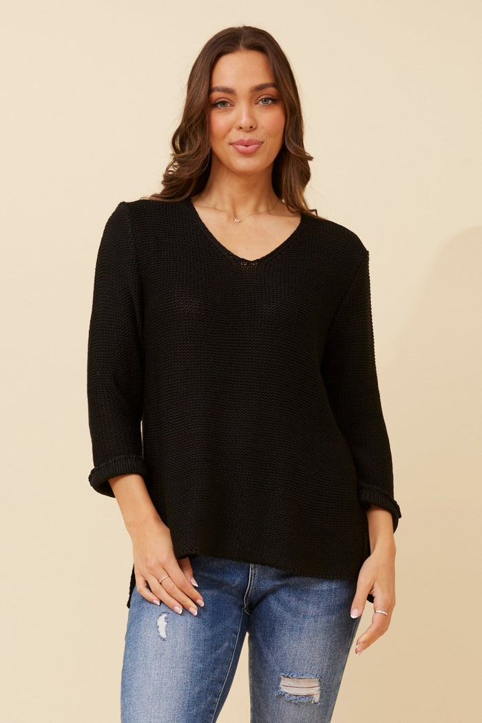 CAROLINE MORGAN_CHUNKY KNIT V NECK WITH SIDE SPLITS BLACK _ CHUNKY KNIT V NECK WITH SIDE SPLITS BLACK _ Ebony Boutique NZ