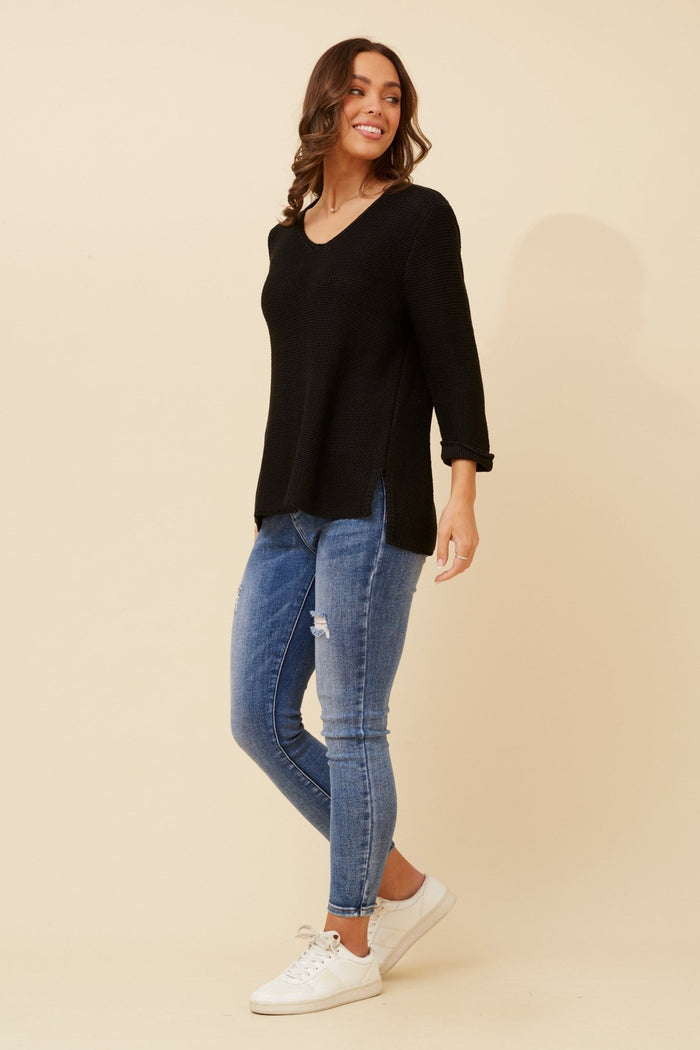 CAROLINE MORGAN_CHUNKY KNIT V NECK WITH SIDE SPLITS BLACK _ CHUNKY KNIT V NECK WITH SIDE SPLITS BLACK _ Ebony Boutique NZ