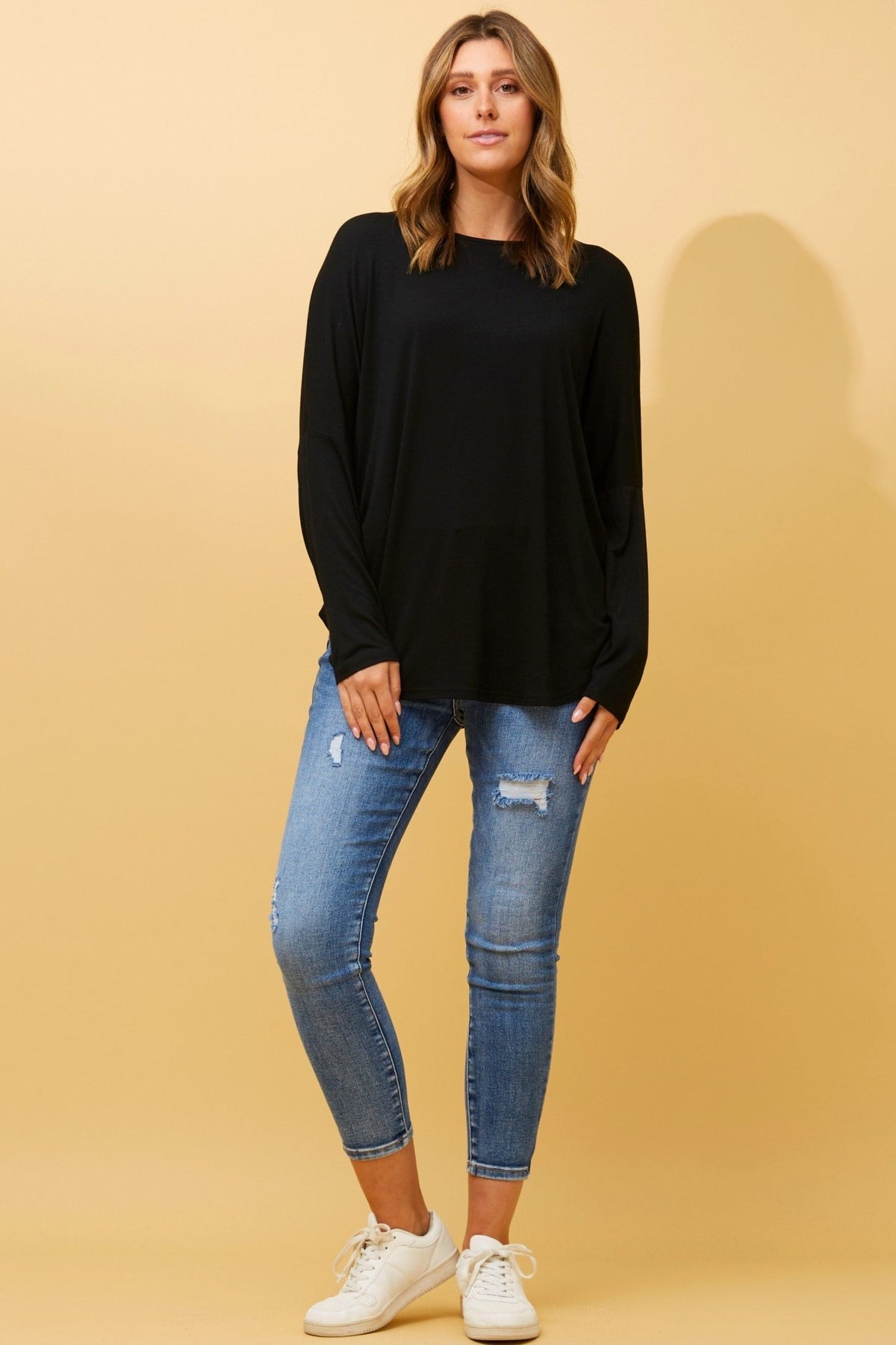 CAROLINE MORGAN_CURVED HEM LONG SLEEVE TEE BLACK _ CURVED HEM LONG SLEEVE TEE BLACK _ Ebony Boutique NZ