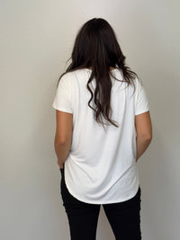 CAROLINE MORGAN_CURVED HEM SHORT SLEEVE BAMBOO TEE WHITE _ CURVED HEM SHORT SLEEVE BAMBOO TEE WHITE _ Ebony Boutique NZ
