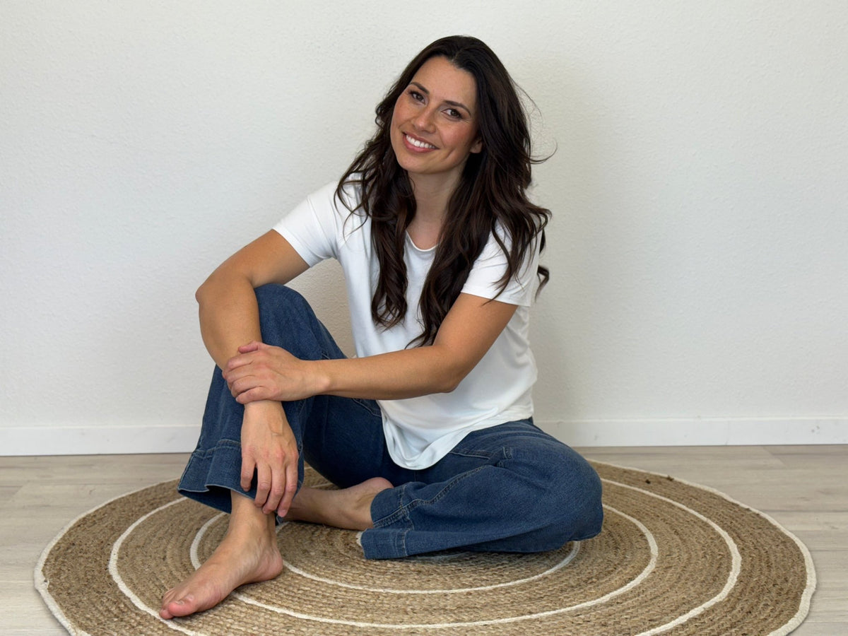 CAROLINE MORGAN_CURVED HEM SHORT SLEEVE BAMBOO TEE WHITE _ CURVED HEM SHORT SLEEVE BAMBOO TEE WHITE _ Ebony Boutique NZ