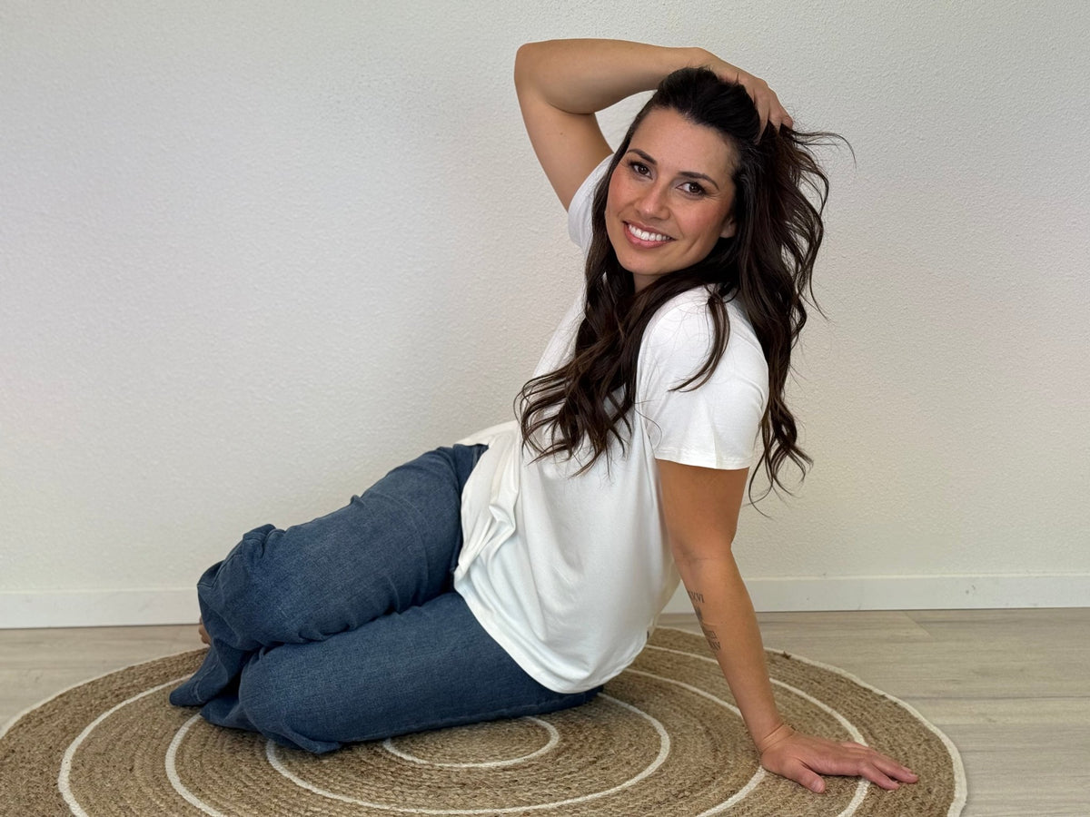 CAROLINE MORGAN_CURVED HEM SHORT SLEEVE BAMBOO TEE WHITE _ CURVED HEM SHORT SLEEVE BAMBOO TEE WHITE _ Ebony Boutique NZ