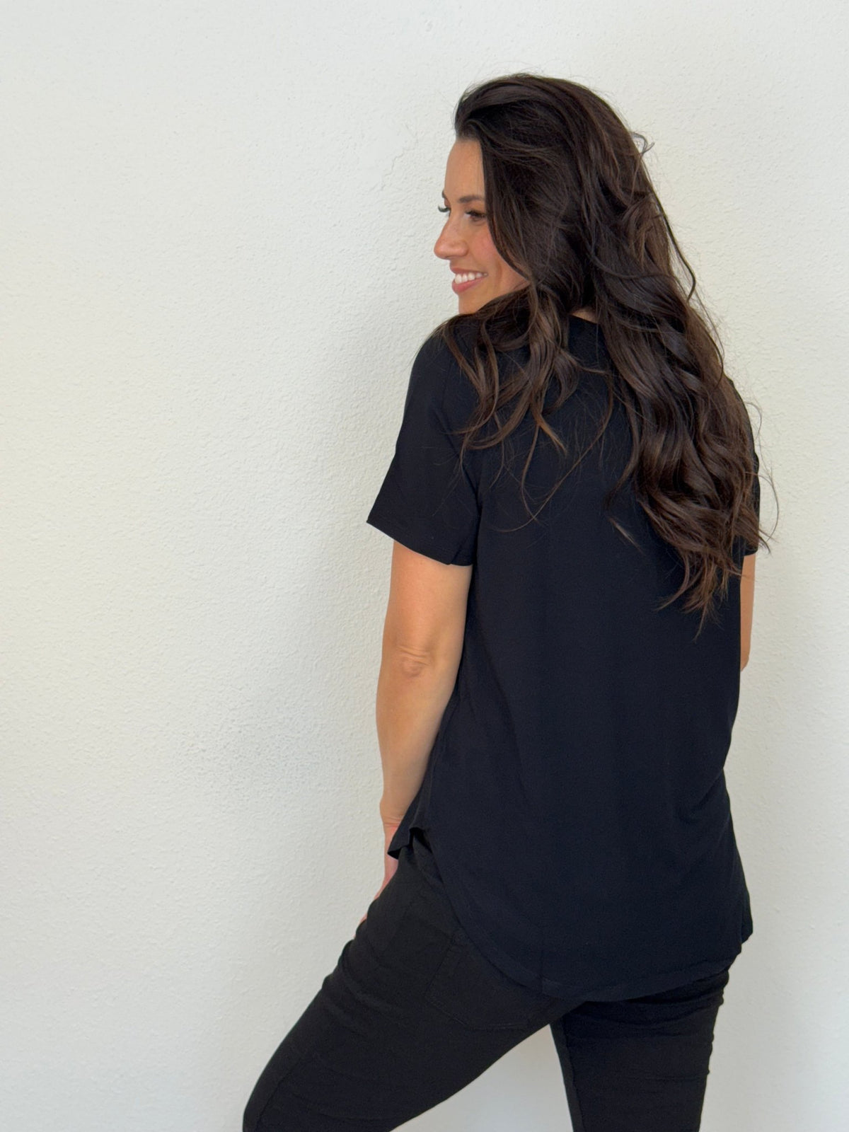 CAROLINE MORGAN_SHORT SLEEVE CURVED HEM BAMBOO TSHIRT _ SHORT SLEEVE CURVED HEM BAMBOO TSHIRT _ Ebony Boutique NZ