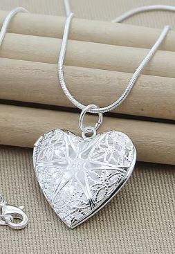 DUNE ROAD_FILAGREE HEART PENDANT NECKLACE _ FILAGREE HEART PENDANT NECKLACE _ Ebony Boutique NZ