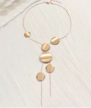 DUNE ROAD_GOLD CIRCLES NECKLACE _ GOLD CIRCLES NECKLACE _ Ebony Boutique NZ