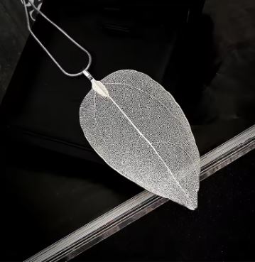 DUNE ROAD_LEAF NECKLACE SILVER _ LEAF NECKLACE SILVER _ Ebony Boutique NZ