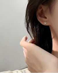 DUNE ROAD_PAWS SILVER EARRNGS STUD _ PAWS SILVER EARRNGS STUD _ Ebony Boutique NZ