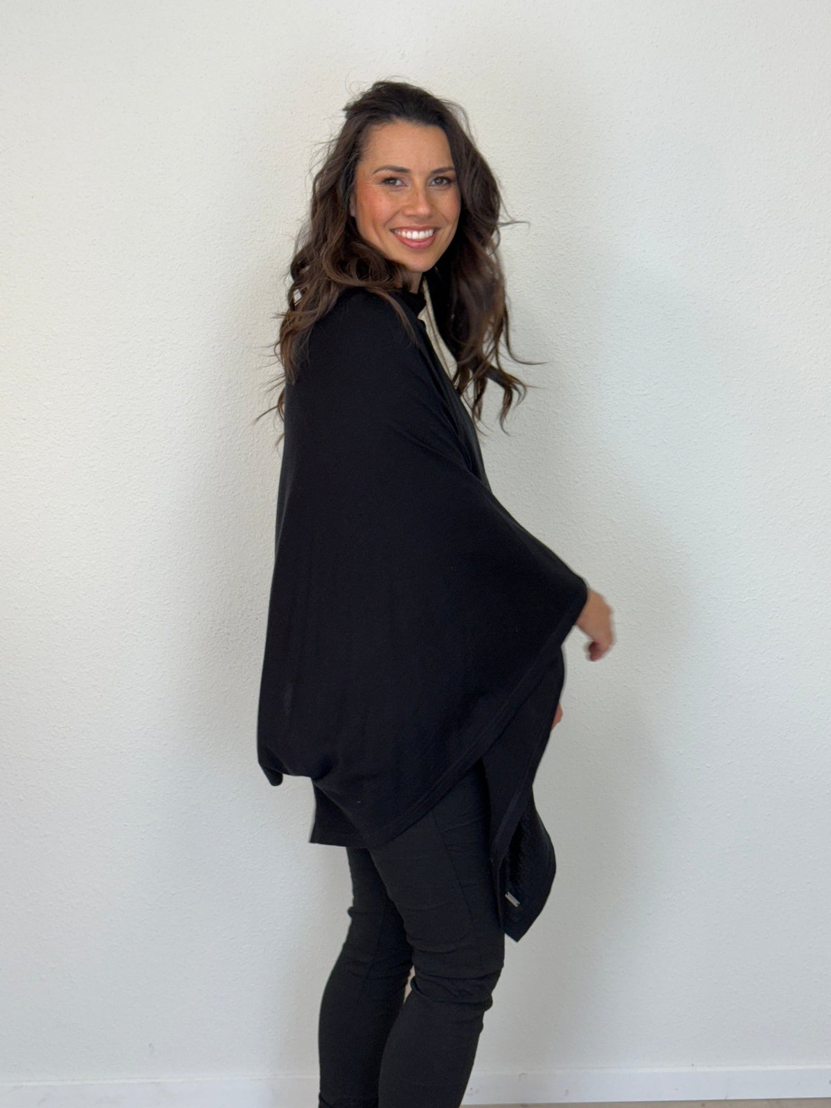 EBONY_100% MERINO WOOL PONCHO EASY STYLE LAYER BLACK _ 100% MERINO WOOL PONCHO EASY STYLE LAYER BLACK _ Ebony Boutique NZ