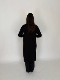 EBONY_MERINO ELONGATED LONGLINE CARDIGAN WITH SPLIT HEM LONG SLEEVES BLACK _ MERINO ELONGATED LONGLINE CARDIGAN WITH SPLIT HEM LONG SLEEVES BLACK _ Ebony Boutique NZ