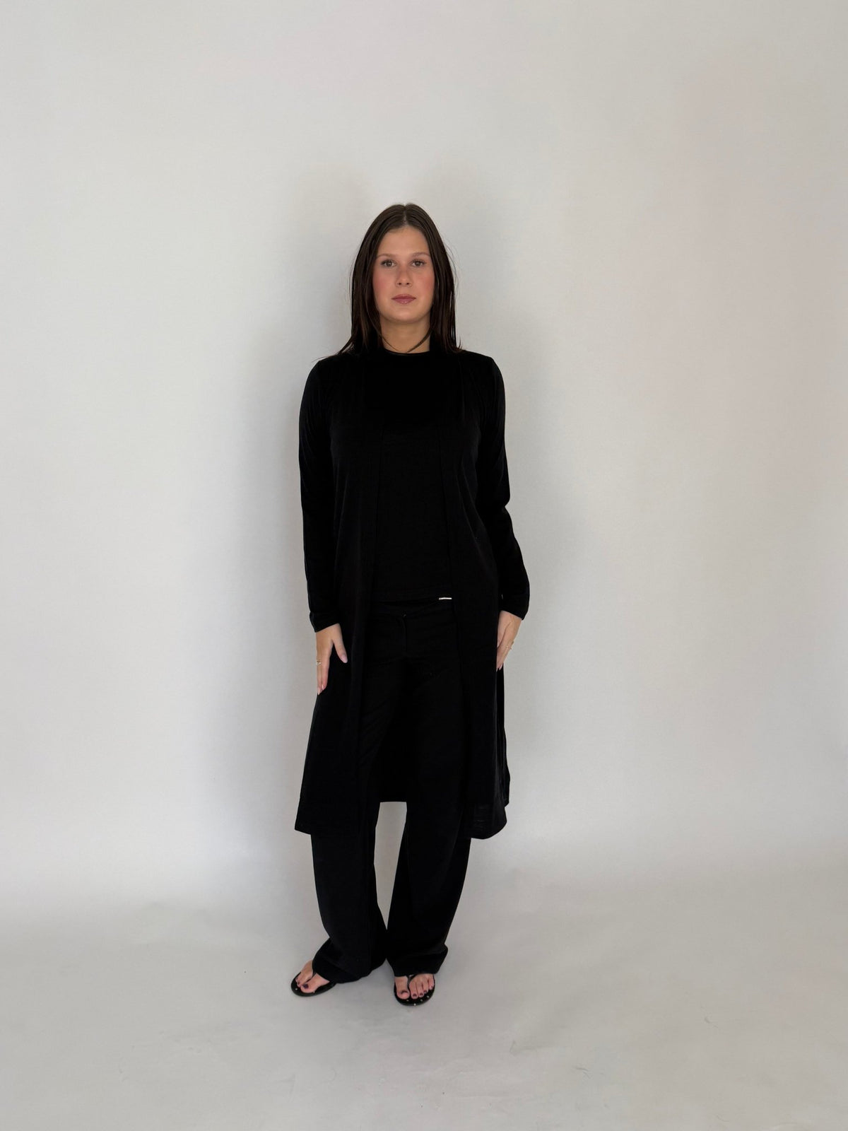 EBONY_MERINO ELONGATED LONGLINE CARDIGAN WITH SPLIT HEM LONG SLEEVES BLACK _ MERINO ELONGATED LONGLINE CARDIGAN WITH SPLIT HEM LONG SLEEVES BLACK _ Ebony Boutique NZ