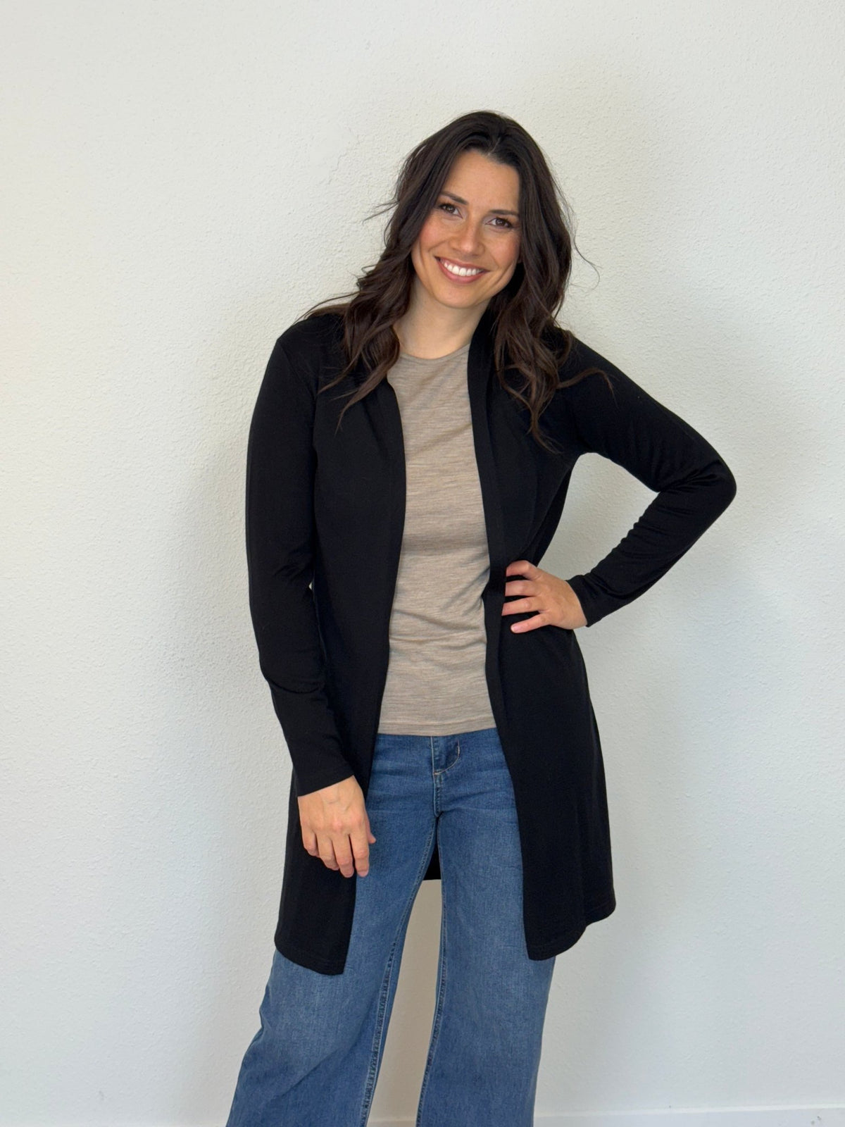 EBONY_MERINO LONGLINE CARDIGAN WITH SPLIT HEM LONG SLEEVES BLACK _ MERINO LONGLINE CARDIGAN WITH SPLIT HEM LONG SLEEVES BLACK _ Ebony Boutique NZ