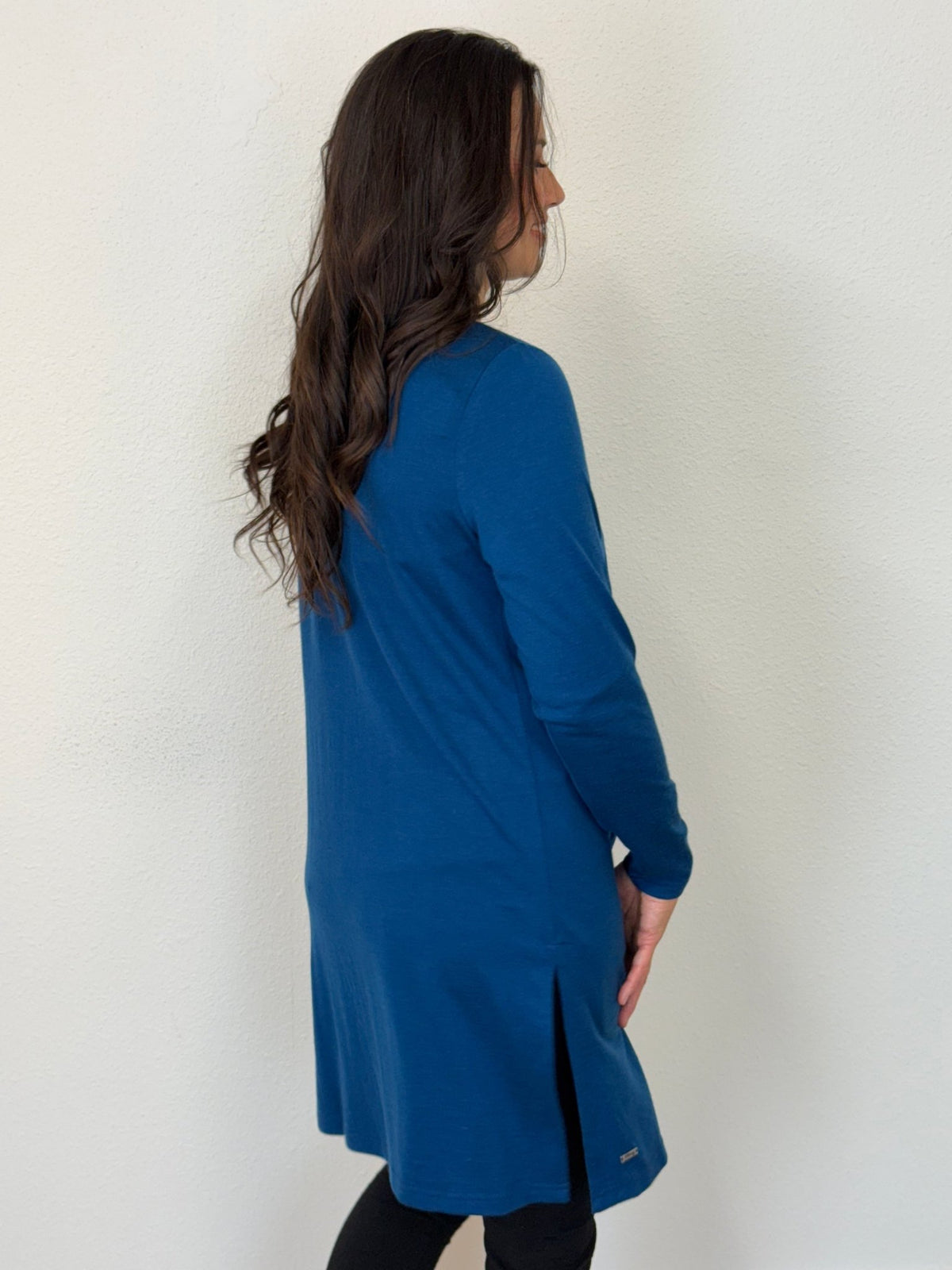 EBONY_MERINO LONGLINE CARDIGAN WITH SPLIT HEM LONG SLEEVES TWILIGHT EBAS582TWI _ MERINO LONGLINE CARDIGAN WITH SPLIT HEM LONG SLEEVES TWILIGHT EBAS582TWI _ Ebony Boutique NZ