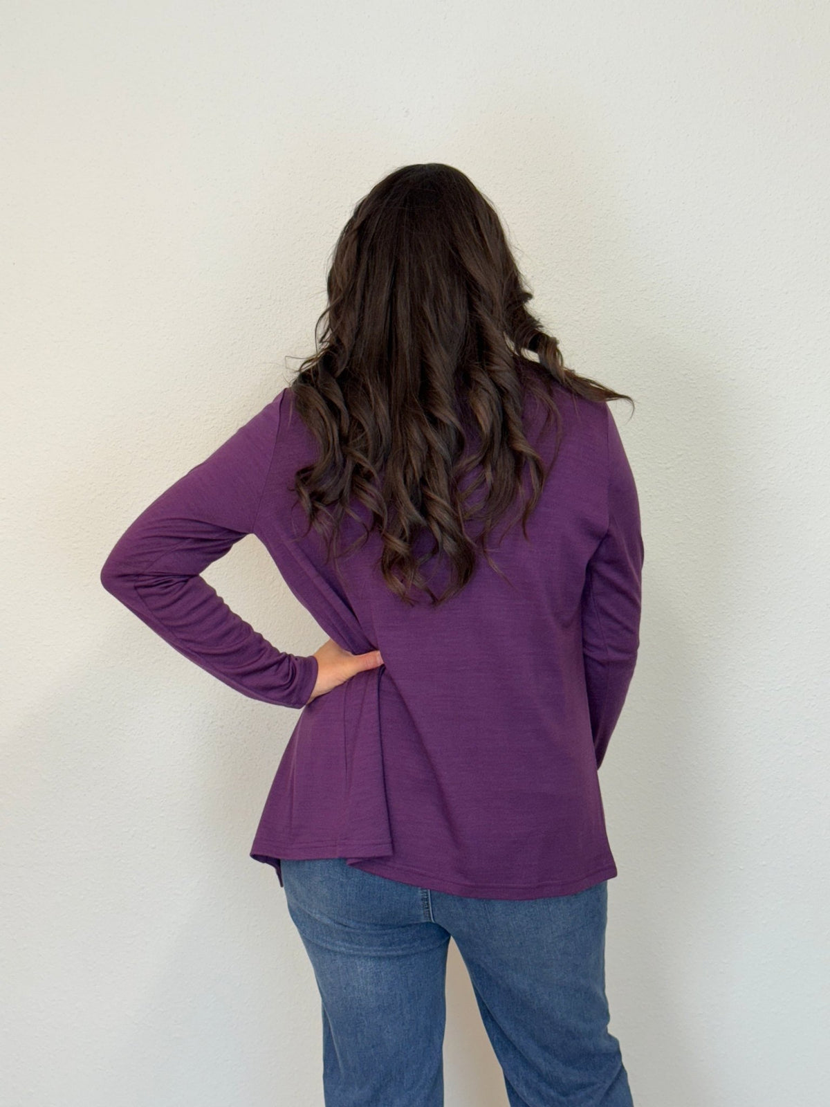 EBONY_MERINO MID LENGTH EDGE TO EDGE WOMENS CARDIGAN ITALIAN PLUM EBAS580IPLU _ MERINO MID LENGTH EDGE TO EDGE WOMENS CARDIGAN ITALIAN PLUM EBAS580IPLU _ Ebony Boutique NZ