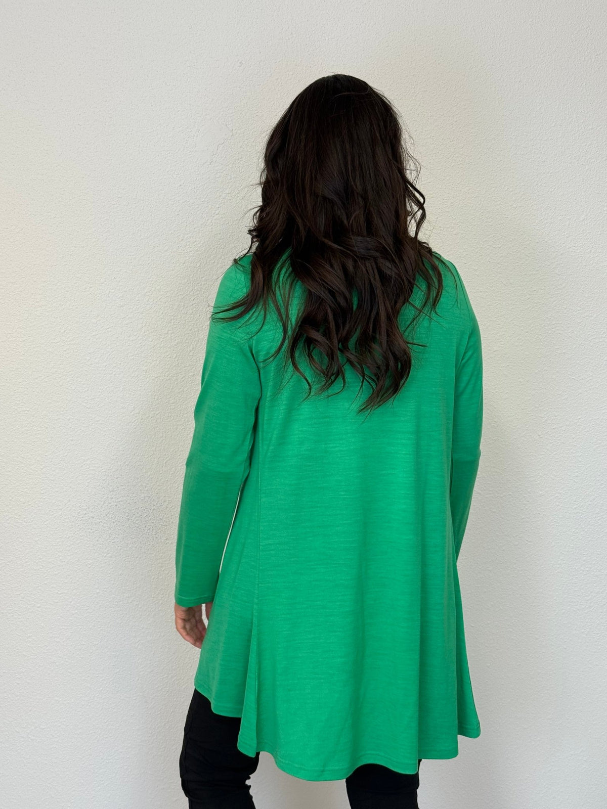 EBONY_TAB SLEEVE 100% MERINO EDGE TO EDGE A - LINE CARDIGAN VERDE EBAS591VER _ TAB SLEEVE 100% MERINO EDGE TO EDGE A - LINE CARDIGAN VERDE EBAS591VER _ Ebony Boutique NZ