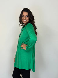 EBONY_TAB SLEEVE 100% MERINO EDGE TO EDGE A - LINE CARDIGAN VERDE EBAS591VER _ TAB SLEEVE 100% MERINO EDGE TO EDGE A - LINE CARDIGAN VERDE EBAS591VER _ Ebony Boutique NZ