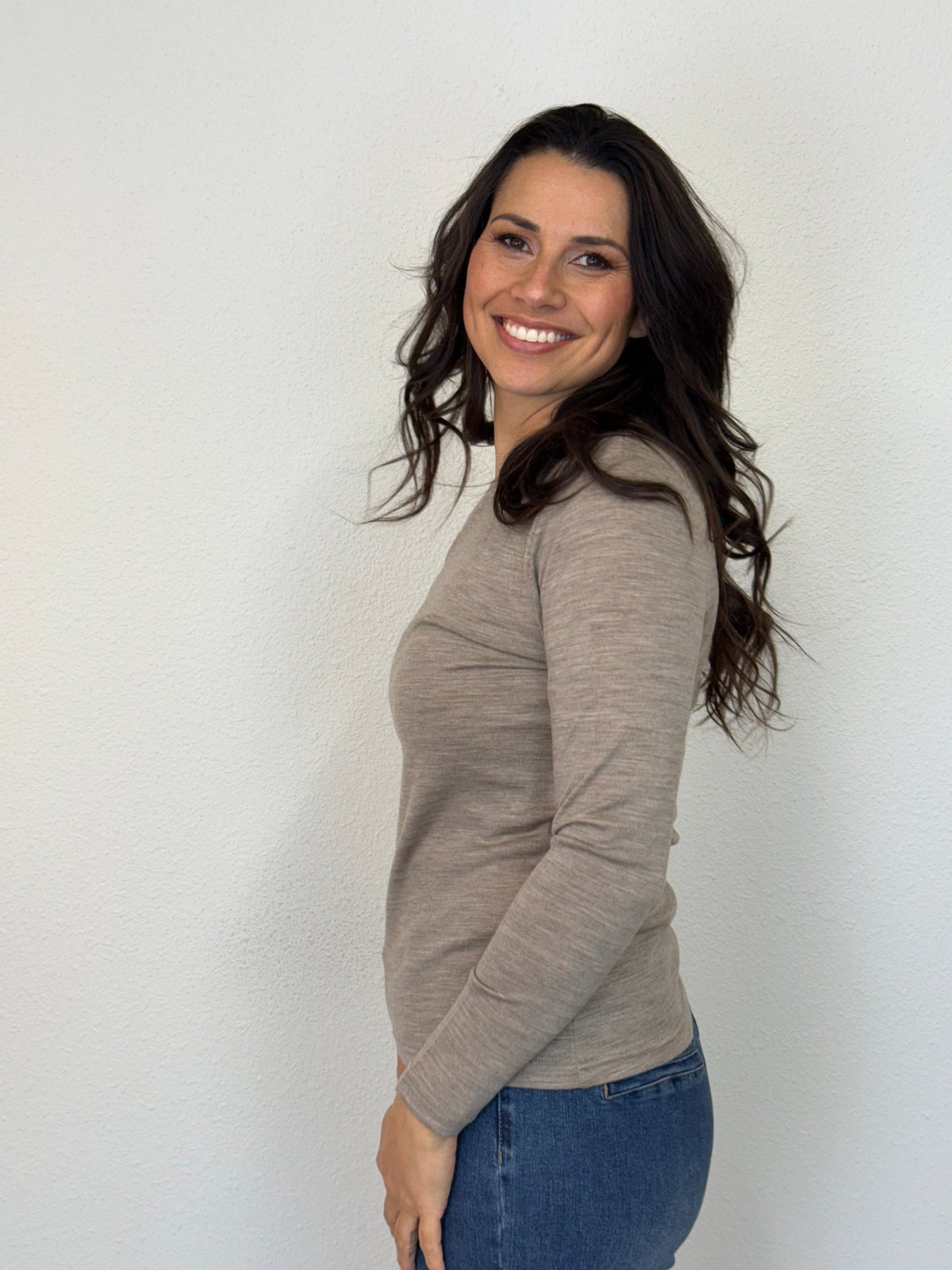 EBONY_WOMENS 100% MERINO (210) LONG SLEEVE CREW TOP CAPPUCCINO _ WOMENS 100% MERINO (210) LONG SLEEVE CREW TOP CAPPUCCINO _ Ebony Boutique NZ