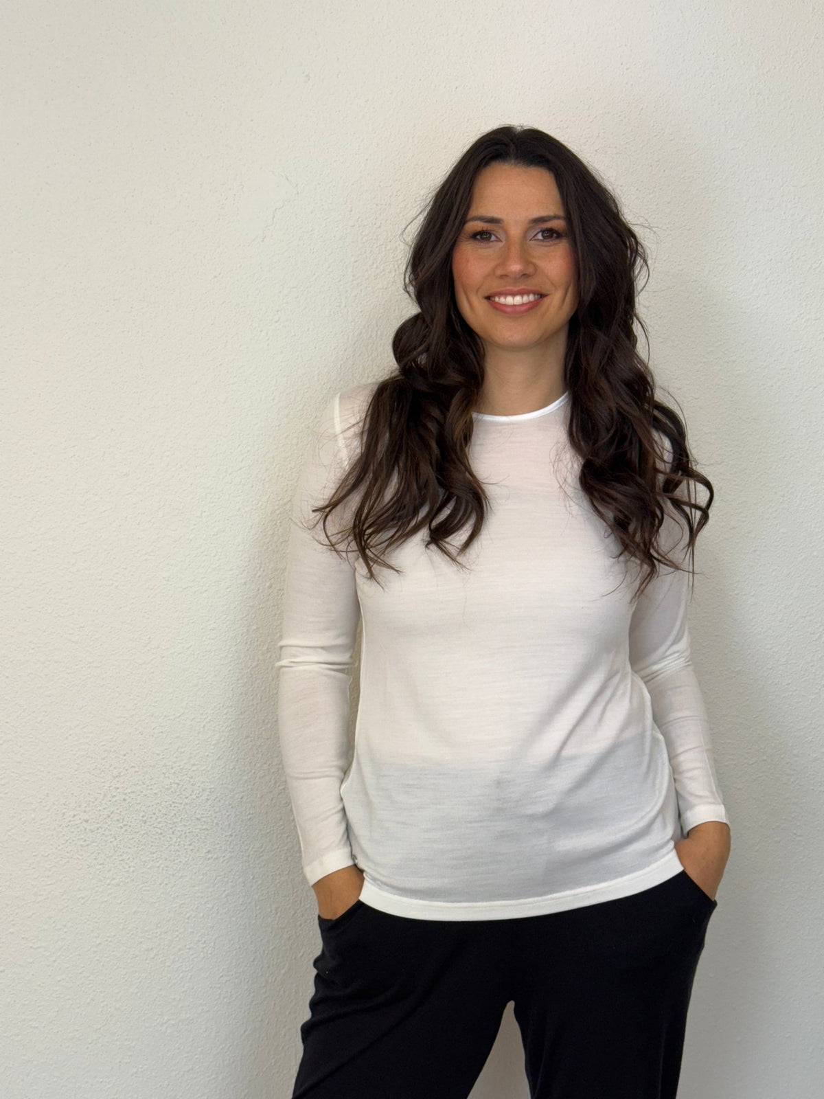 EBONY_WOMENS 100% MERINO (210) LONG SLEEVE SATIN CREW TOP IVORY EBAS503 _ WOMENS 100% MERINO (210) LONG SLEEVE SATIN CREW TOP IVORY EBAS503 _ Ebony Boutique NZ