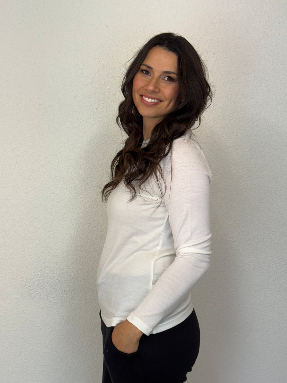 EBONY_WOMENS 100% MERINO (210) LONG SLEEVE SATIN CREW TOP IVORY EBAS503 _ WOMENS 100% MERINO (210) LONG SLEEVE SATIN CREW TOP IVORY EBAS503 _ Ebony Boutique NZ