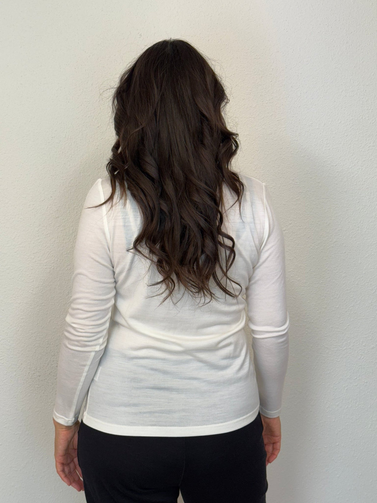 EBONY_WOMENS 100% MERINO (210) LONG SLEEVE SATIN CREW TOP IVORY EBAS503 _ WOMENS 100% MERINO (210) LONG SLEEVE SATIN CREW TOP IVORY EBAS503 _ Ebony Boutique NZ