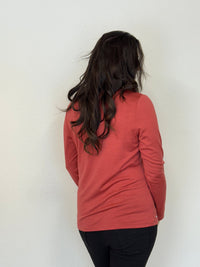 EBONY_WOMENS 100% MERINO (210) LONG SLEEVE V NECK TOP BRICK _ WOMENS 100% MERINO (210) LONG SLEEVE V NECK TOP BRICK _ Ebony Boutique NZ