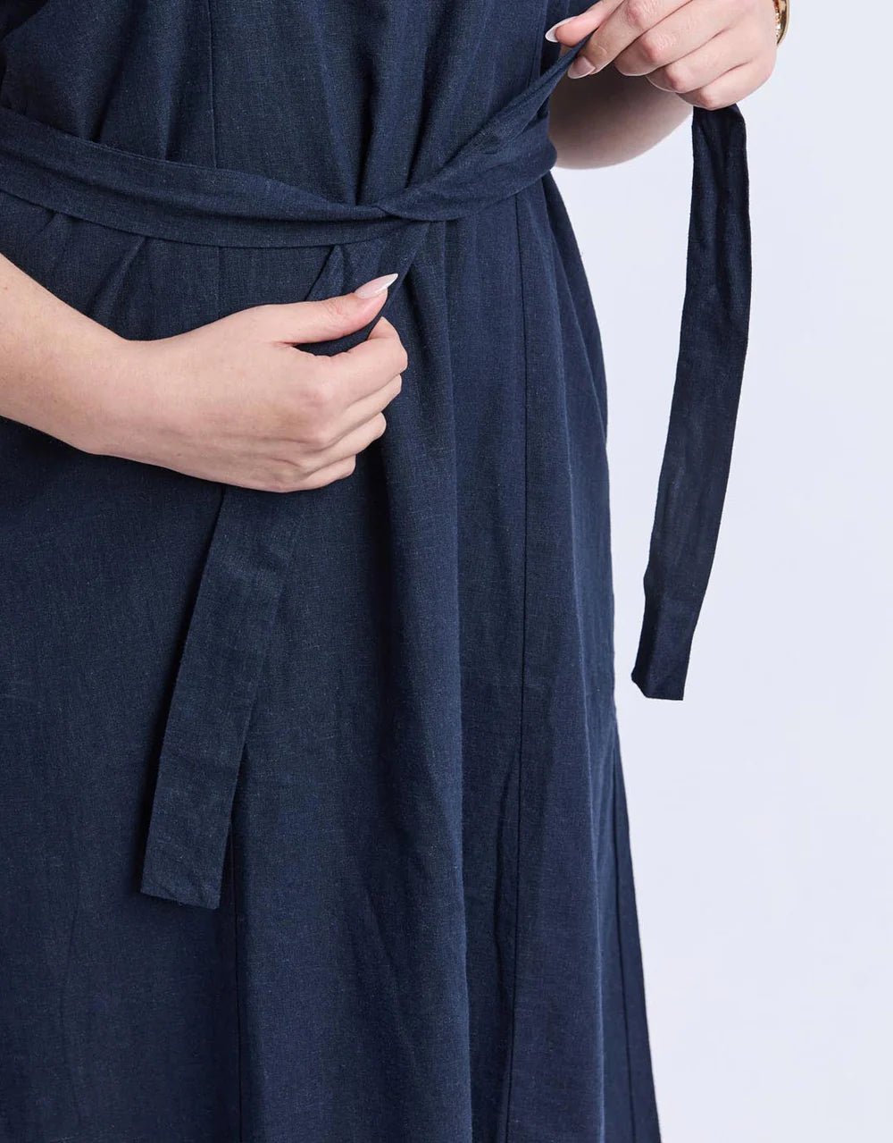 ELM_LILY MIDI DRESS NAVY _ LILY MIDI DRESS NAVY _ Ebony Boutique NZ