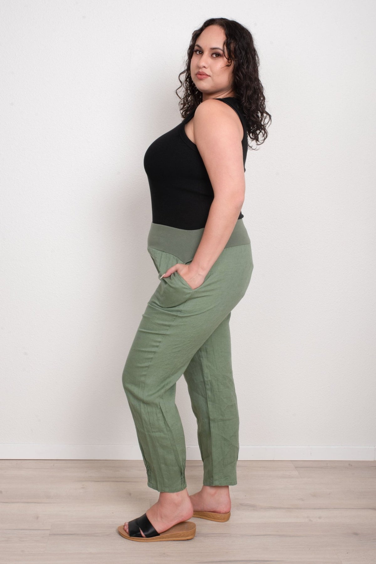 GORDON SMITH_SARAH LINEN PANT JERSEY WAIST KHAKI _ SARAH LINEN PANT JERSEY WAIST KHAKI _ Ebony Boutique NZ