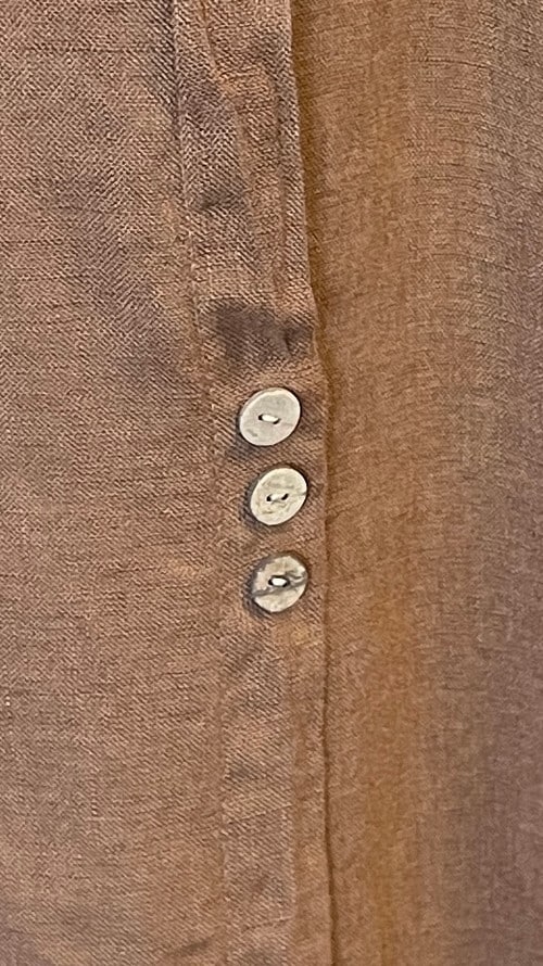 HELGA MAY_LINEN TEE WITH COCONUT BUTTON DETAIL DARK COFFEE _ LINEN TEE WITH COCONUT BUTTON DETAIL DARK COFFEE _ Ebony Boutique NZ