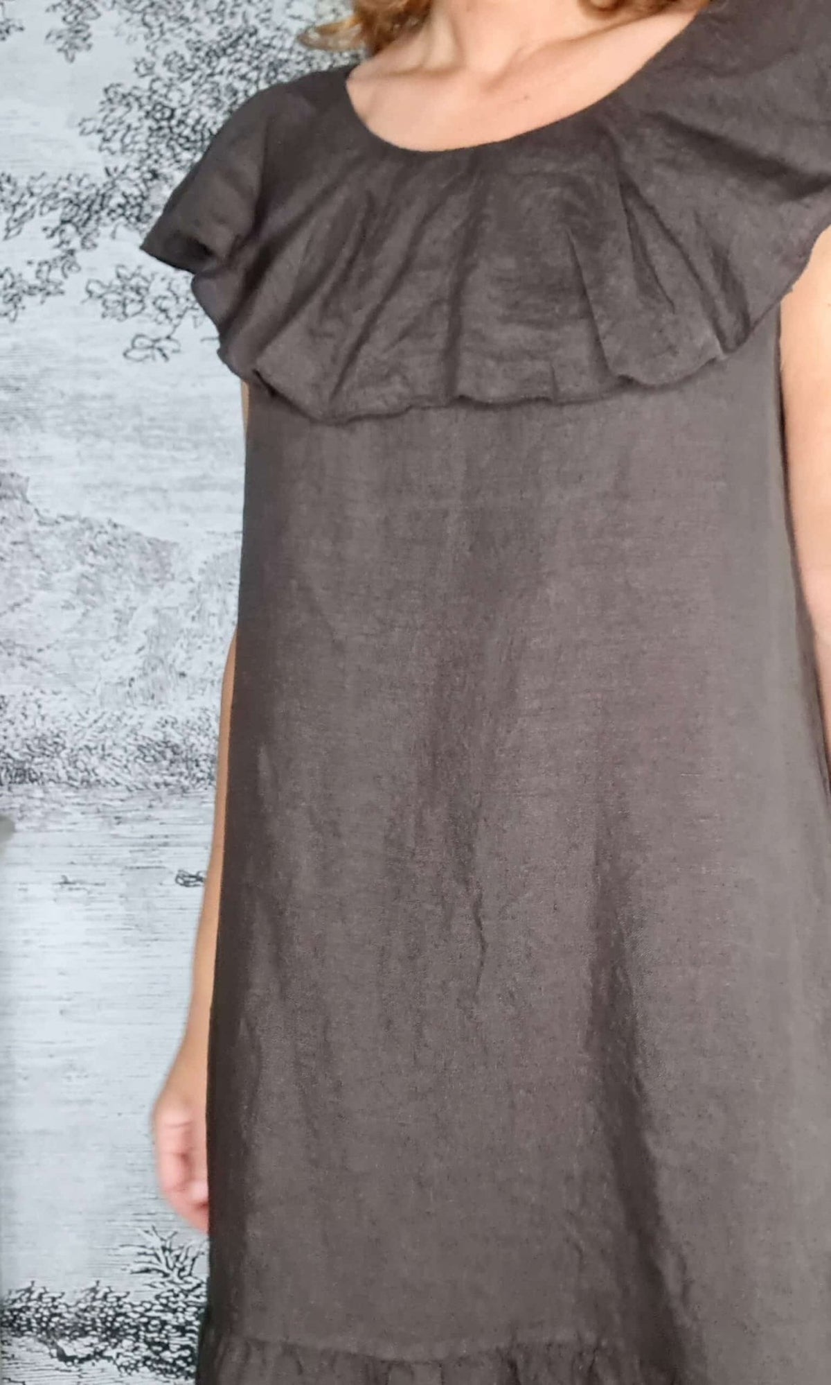 HELGA MAY_STELLA FRILL DRESS LINEN BEAN COCOA _ STELLA FRILL DRESS LINEN BEAN COCOA _ Ebony Boutique NZ