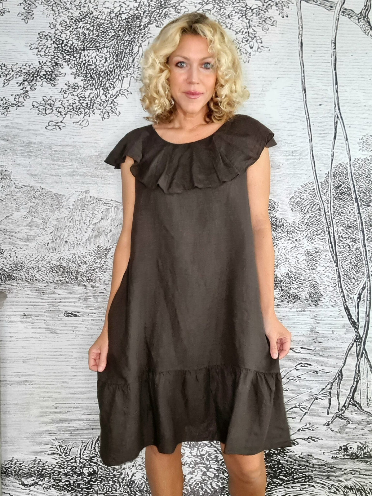 HELGA MAY_STELLA FRILL DRESS LINEN BEAN COCOA _ STELLA FRILL DRESS LINEN BEAN COCOA _ Ebony Boutique NZ