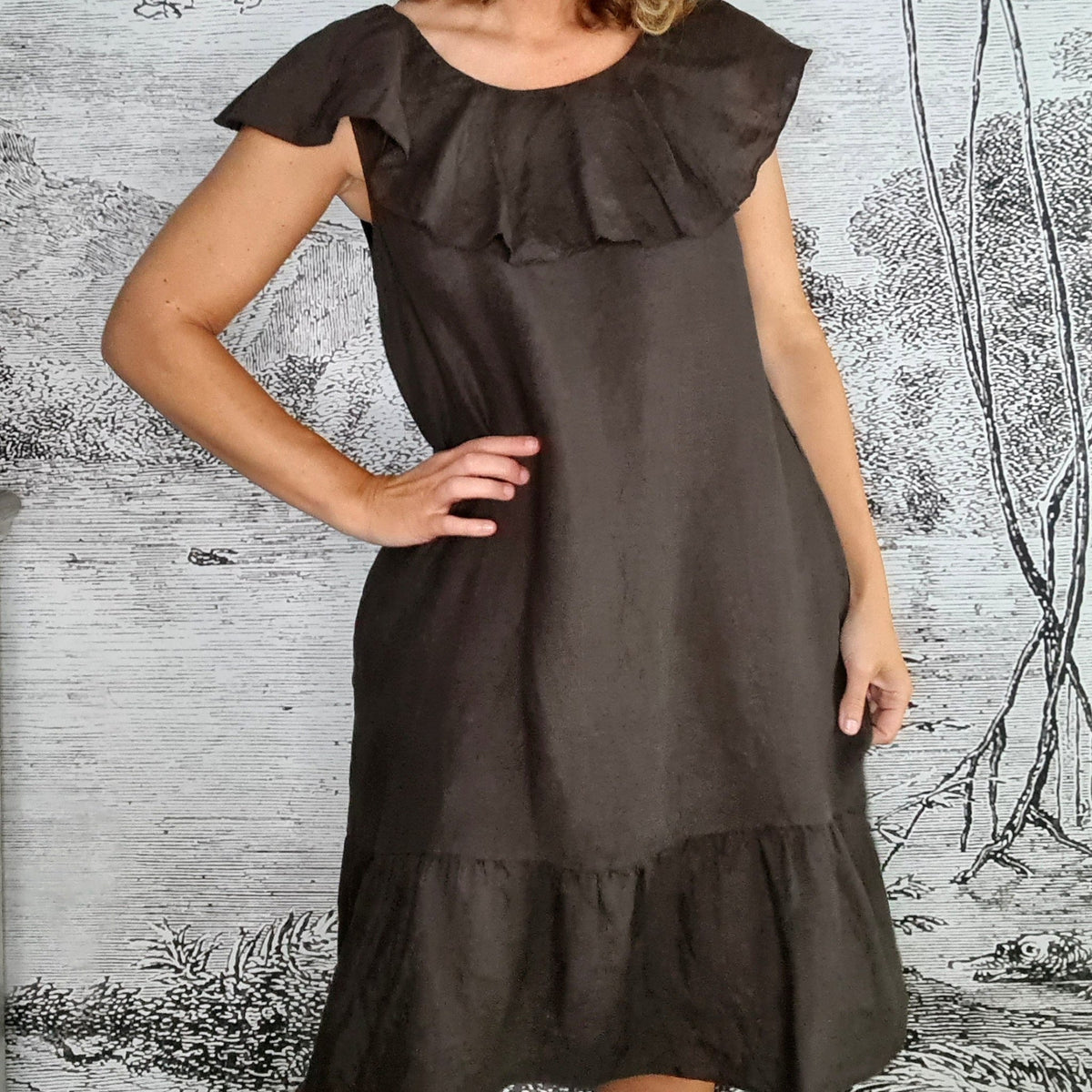 HELGA MAY_STELLA FRILL DRESS LINEN BEAN COCOA _ STELLA FRILL DRESS LINEN BEAN COCOA _ Ebony Boutique NZ