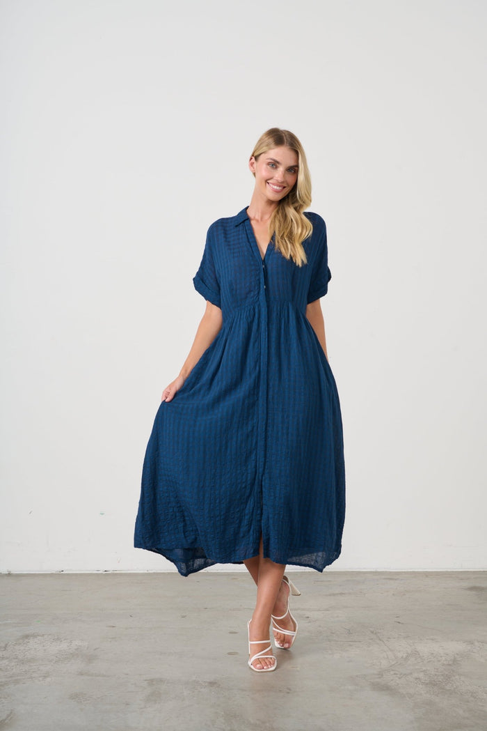 HOLMES AND FALLON_SEERSUCKER DRESS HIDDEN BUTTONS OXFORD BLUE _ SEERSUCKER DRESS HIDDEN BUTTONS OXFORD BLUE _ Ebony Boutique NZ