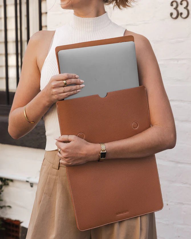 LOUENHIDE_MESA LAPTOP SLIP TAN _ MESA LAPTOP SLIP TAN _ Ebony Boutique NZ