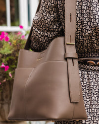 LOUENHIDE_SAMANTHA HANDBAG MOCHA _ SAMANTHA HANDBAG MOCHA _ Ebony Boutique NZ