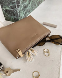 LOUENHIDE_THE EVERYDAY POUCH MOCHA _ THE EVERYDAY POUCH MOCHA _ Ebony Boutique NZ