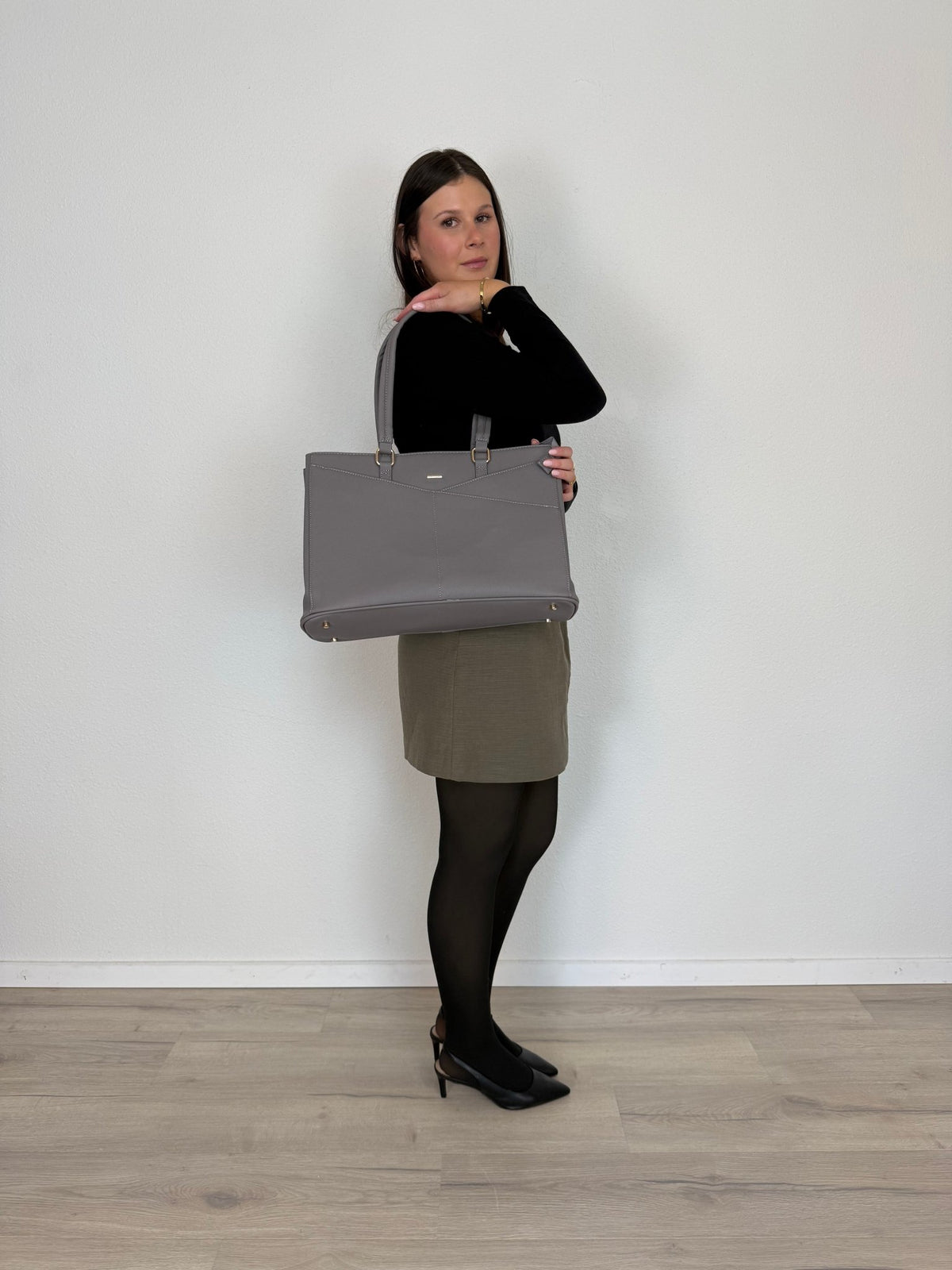LOVEVOOK_ADDISON LAPTOP BAG LIGHT GREY _ ADDISON LAPTOP BAG LIGHT GREY _ Ebony Boutique NZ