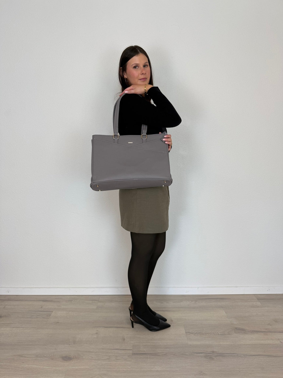 LOVEVOOK_ADDISON LAPTOP BAG LIGHT GREY _ ADDISON LAPTOP BAG LIGHT GREY _ Ebony Boutique NZ