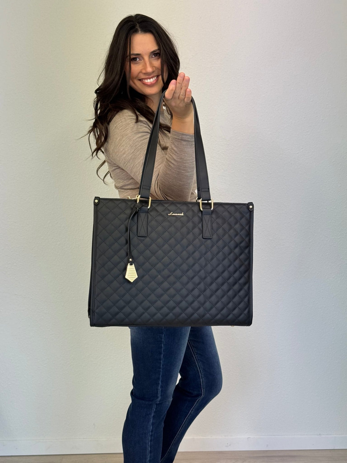 LOVEVOOK_MADDIE LAPTOP BAG QUILTED BLACK _ MADDIE LAPTOP BAG QUILTED BLACK _ Ebony Boutique NZ