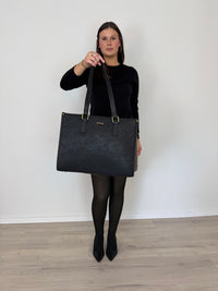 LOVEVOOK_MADDIE LAPTOP COOLER BAG BLACK FLORAL _ MADDIE LAPTOP COOLER BAG BLACK FLORAL _ Ebony Boutique NZ