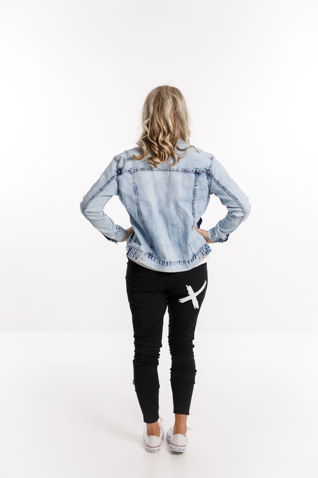 HOME-LEE_CLASSIC DENIM JACKET SNOW WASH _ _ Ebony Boutique NZ