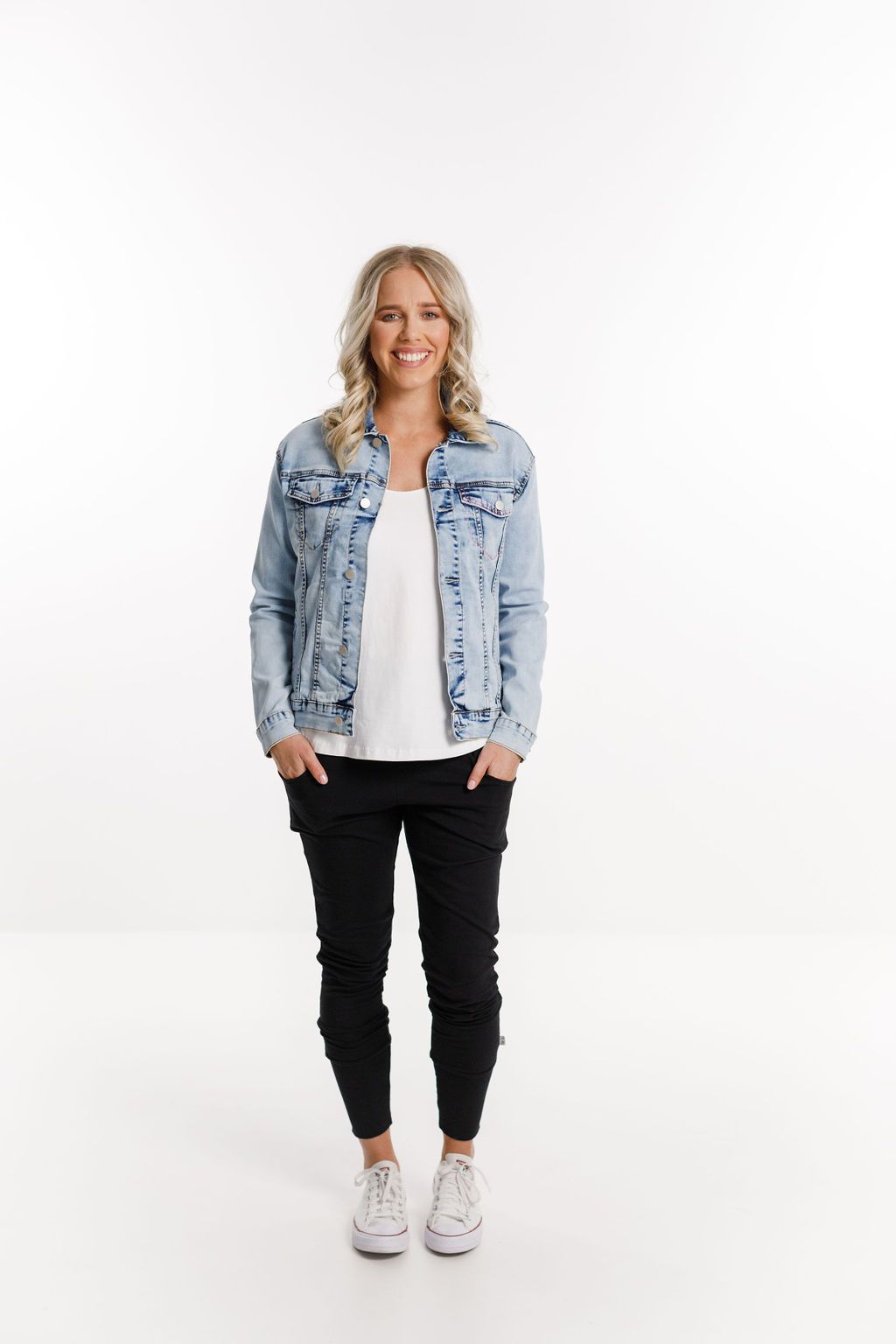 HOME-LEE_CLASSIC DENIM JACKET SNOW WASH _ _ Ebony Boutique NZ
