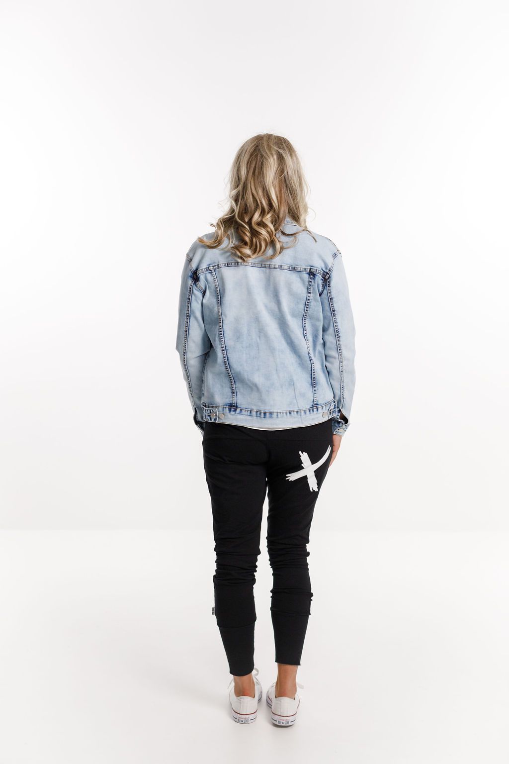 HOME-LEE_CLASSIC DENIM JACKET SNOW WASH _ _ Ebony Boutique NZ
