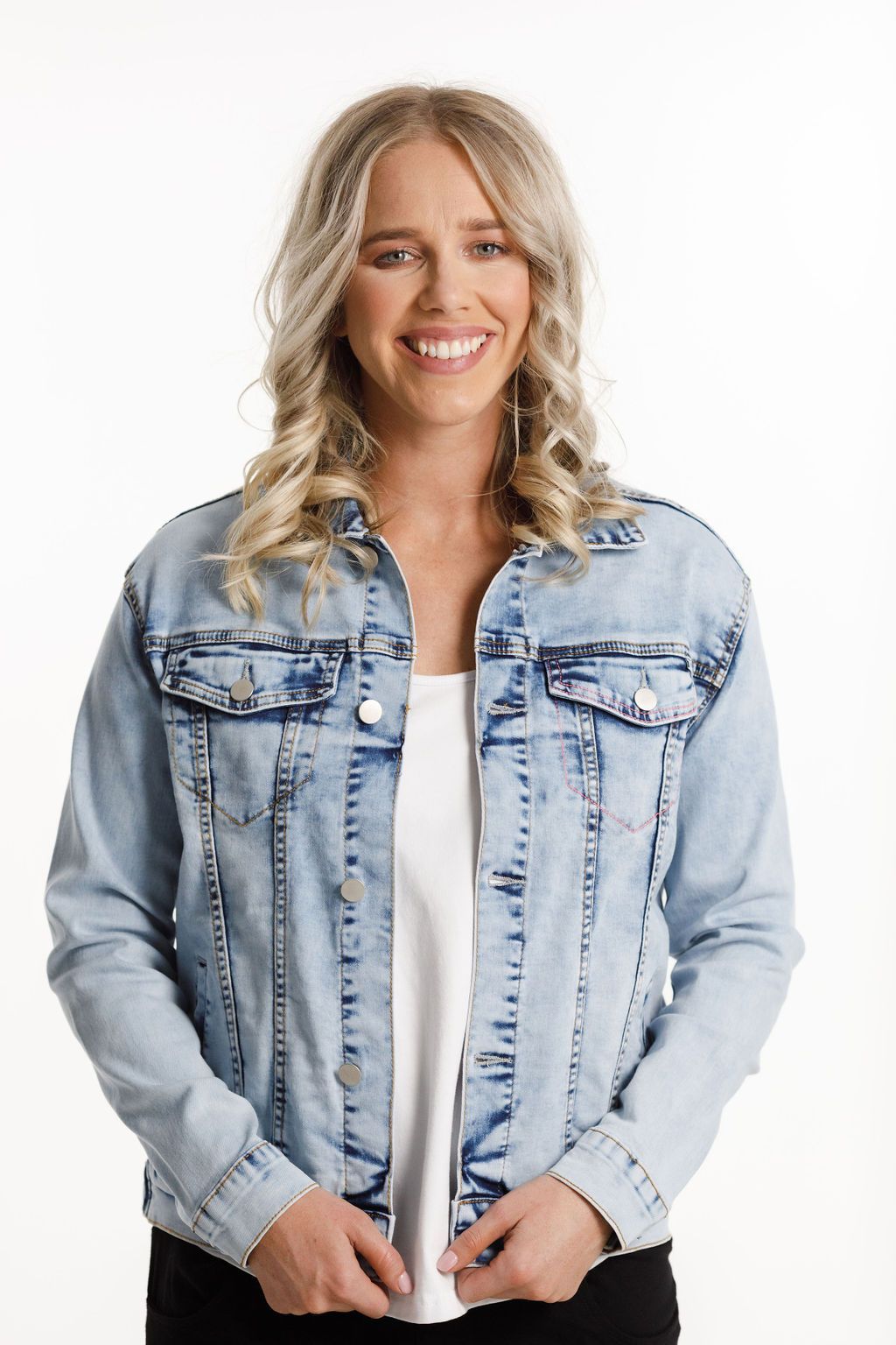 HOME-LEE_CLASSIC DENIM JACKET SNOW WASH _ _ Ebony Boutique NZ