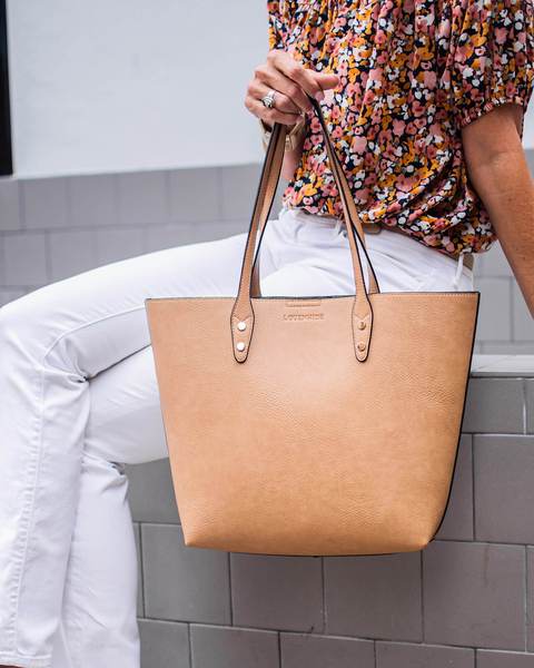 LOUENHIDE_DAKOTA TOTE BAG CAMEL _ _ Ebony Boutique NZ