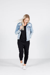 HOME-LEE_CLASSIC DENIM JACKET SNOW WASH _ _ Ebony Boutique NZ
