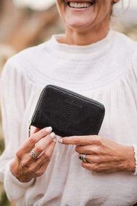 LOUENHIDE_EDEN WALLET LIZARD BLACK _ _ Ebony Boutique NZ