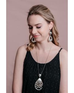 ENHANCE_DUSTY NECKLACE SILVER _ DUSTY NECKLACE SILVER _ Ebony Boutique NZ