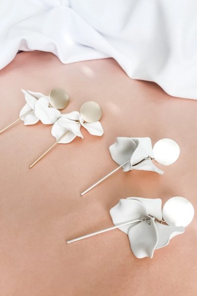 WILLOW COLLECTIVE_FLORA EARRINGS GOLD WHITE _ _ Ebony Boutique NZ