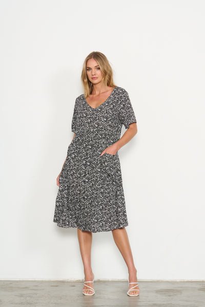 Black a line dress with outlet pockets