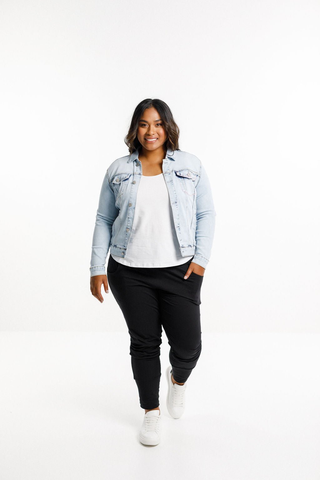 HOME-LEE_CLASSIC DENIM JACKET SNOW WASH _ CLASSIC DENIM JACKET SNOW WASH _ Ebony Boutique NZ